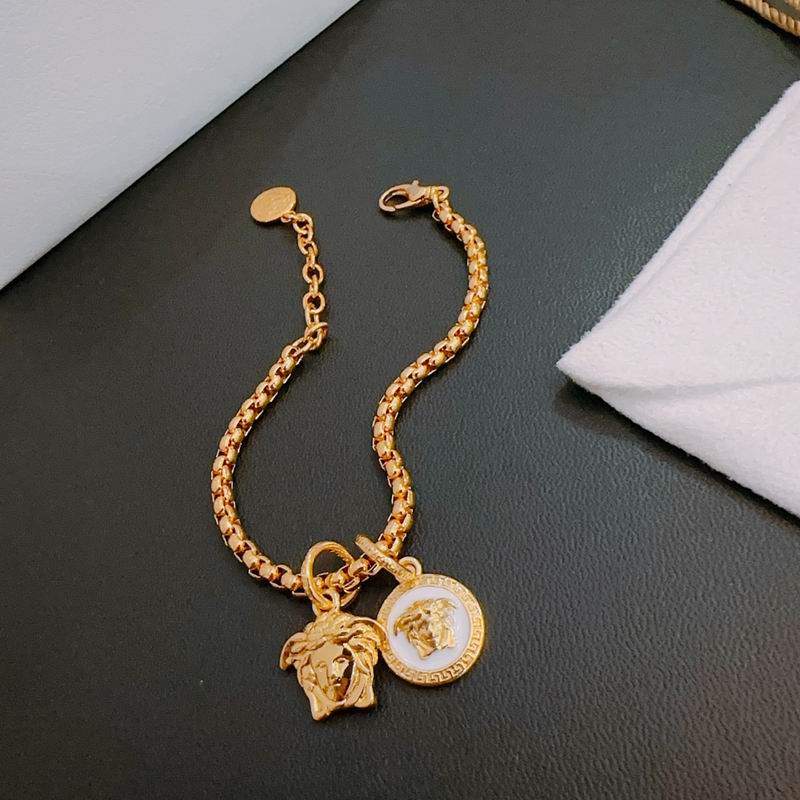 Versace bracelet lyx349